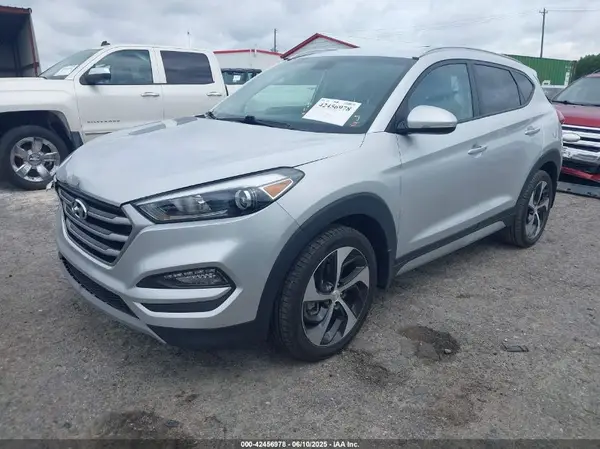 KM8J33AL4JU802594 2018 HYUNDAI TUCSON - Image 2