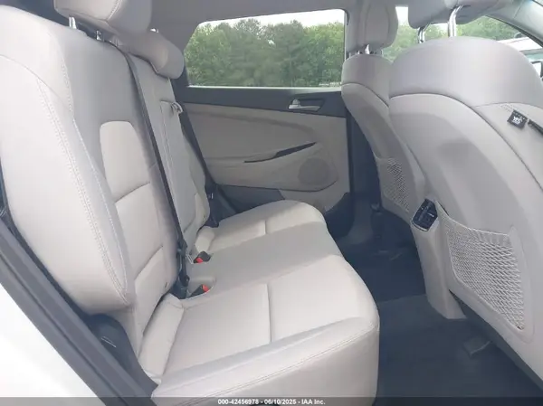 KM8J33AL4JU802594 2018 HYUNDAI TUCSON - Image 8
