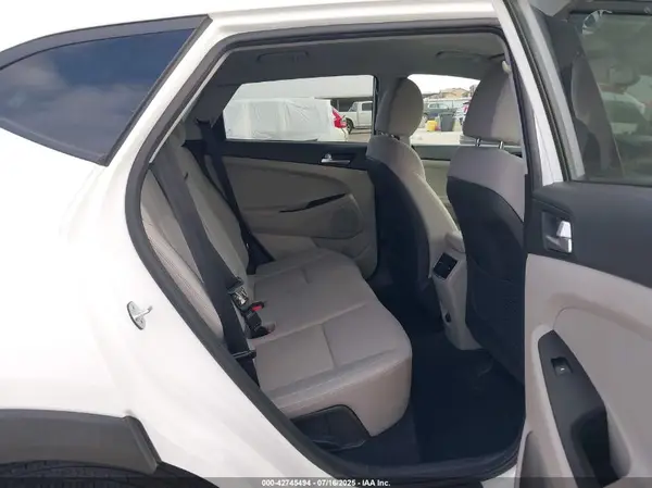 KM8J33AL4KU033810 2019 HYUNDAI TUCSON - Image 8