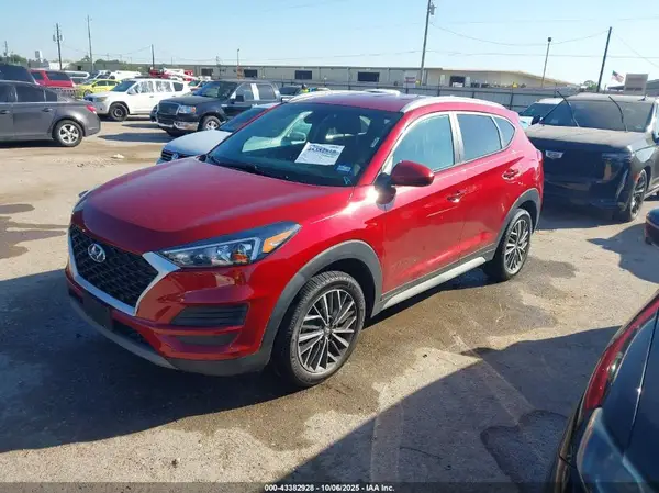 KM8J33AL4MU379858 2021 HYUNDAI TUCSON - Image 2