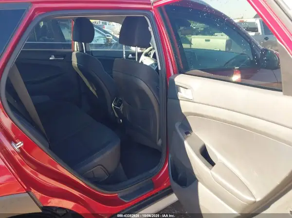 KM8J33AL4MU379858 2021 HYUNDAI TUCSON - Image 8