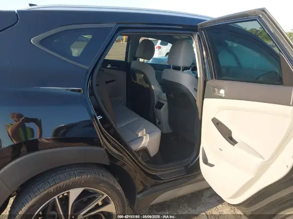 KM8J33AL4MU407660 2021 HYUNDAI TUCSON - Image 8