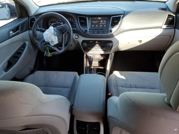 KM8J33AL5JU729610 2018 HYUNDAI TUCSON - Image 8