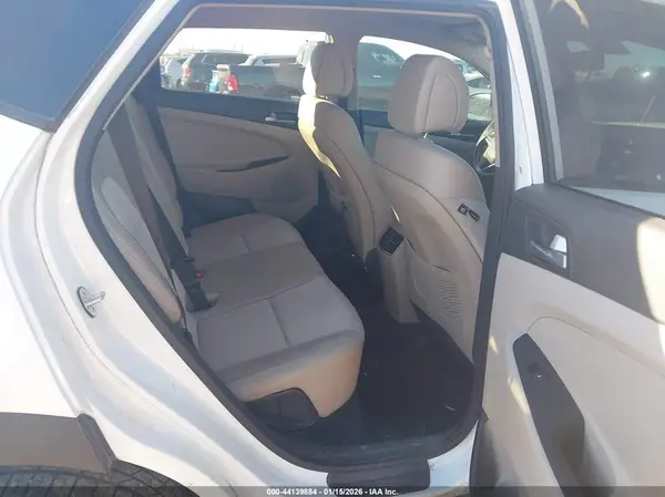 KM8J33AL5JU763160 2018 HYUNDAI TUCSON - Image 8