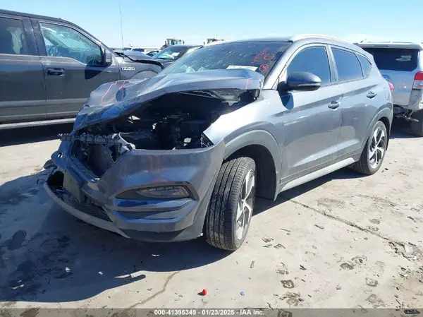 KM8J33AL5JU770092 2018 HYUNDAI TUCSON - Image 2