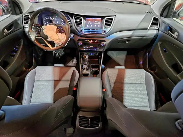 KM8J33AL5JU824930 2018 HYUNDAI TUCSON - Image 8