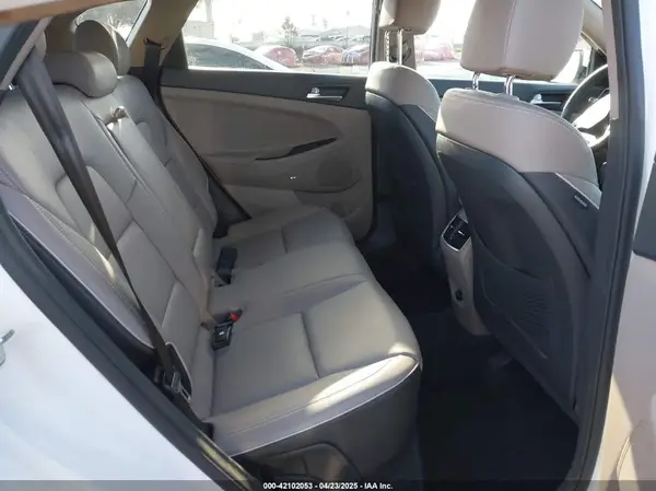 KM8J33AL5KU024680 2019 HYUNDAI TUCSON - Image 8