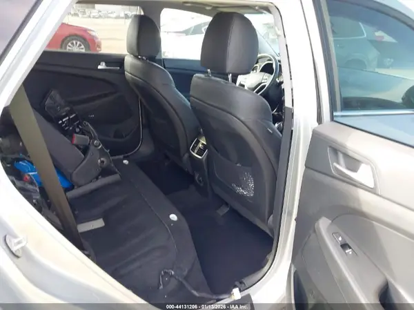 KM8J33AL5KU883879 2019 HYUNDAI TUCSON - Image 8