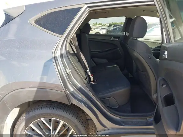 KM8J33AL5KU985960 2019 HYUNDAI TUCSON - Image 8