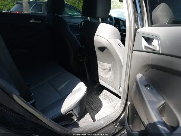 KM8J33AL5MU373065 2021 HYUNDAI TUCSON - Image 8