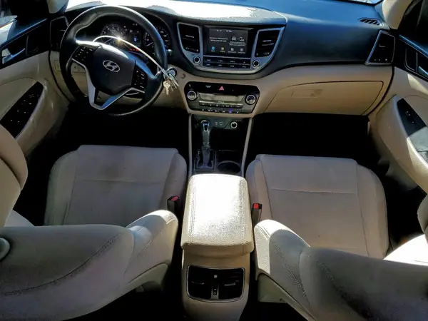 KM8J33AL6JU702058 2018 HYUNDAI TUCSON - Image 8