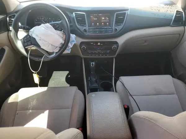 KM8J33AL6JU801821 2018 HYUNDAI TUCSON - Image 8