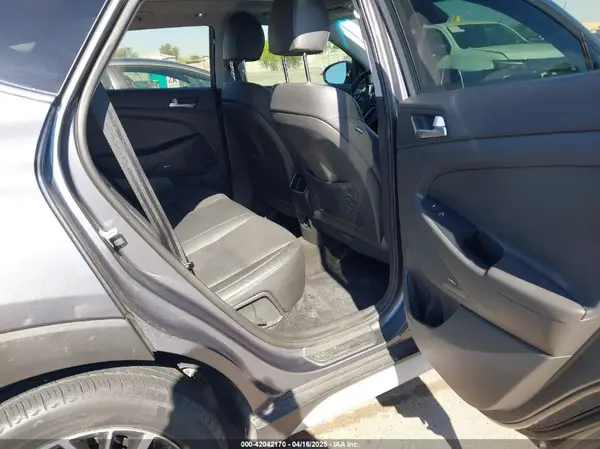 KM8J33AL6KU057820 2019 HYUNDAI TUCSON - Image 8