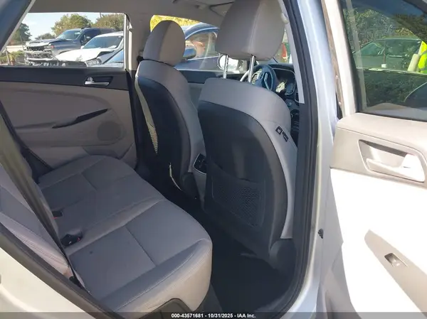 KM8J33AL6KU877217 2019 HYUNDAI TUCSON - Image 8