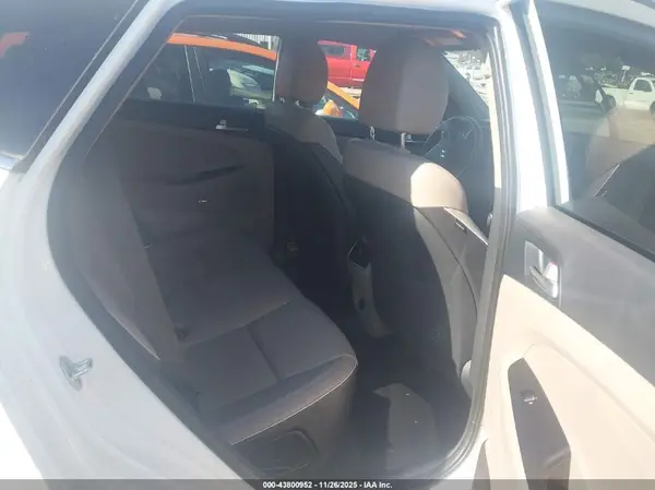 KM8J33AL6MU343895 2021 HYUNDAI TUCSON - Image 8