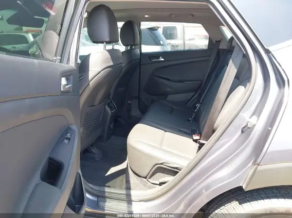 KM8J33AL6MU403920 2021 HYUNDAI TUCSON - Image 8
