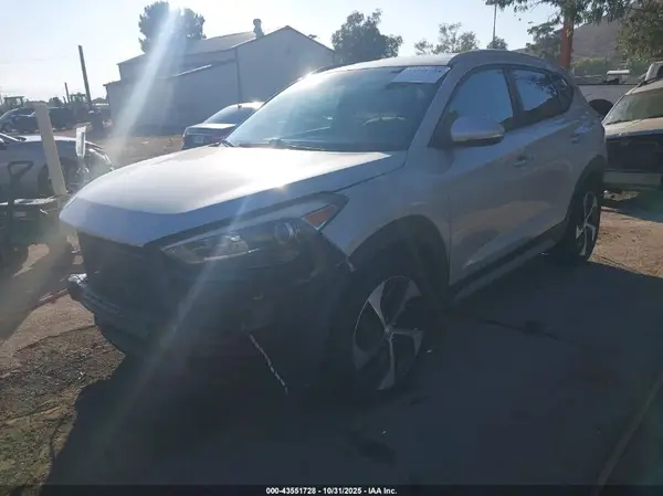 KM8J33AL8JU720335 2018 HYUNDAI TUCSON - Image 2