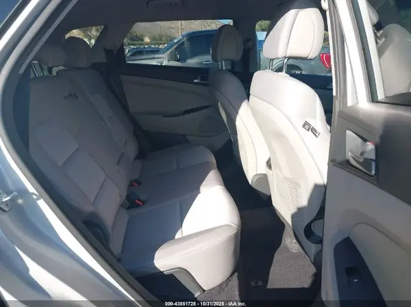 KM8J33AL8JU720335 2018 HYUNDAI TUCSON - Image 8