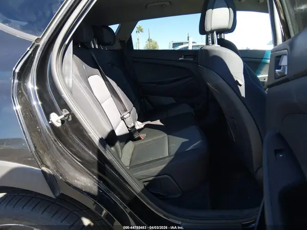 KM8J33AL8JU763587 2018 HYUNDAI TUCSON - Image 8