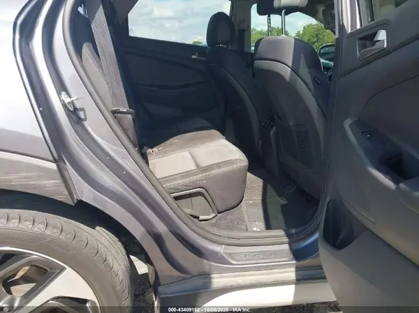 KM8J33AL8JU774783 2018 HYUNDAI TUCSON - Image 8