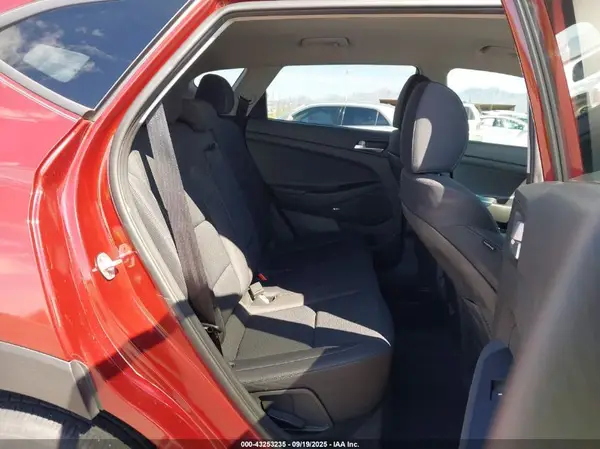 KM8J33AL8KU002589 2019 HYUNDAI TUCSON - Image 8