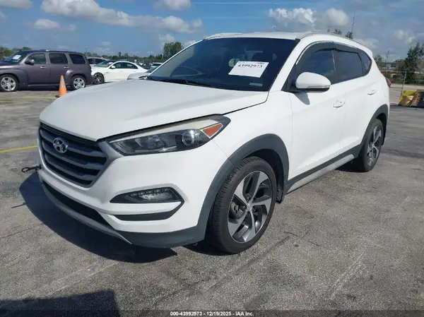KM8J33AL9JU748399 2018 HYUNDAI TUCSON - Image 2
