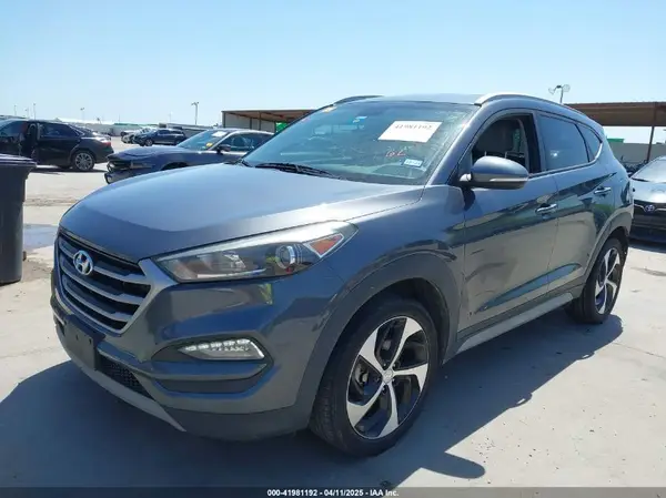 KM8J33AL9JU827748 2018 HYUNDAI TUCSON - Image 2