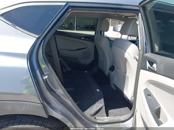 KM8J33AL9JU827748 2018 HYUNDAI TUCSON - Image 8