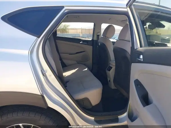KM8J33AL9KU902997 2019 HYUNDAI TUCSON - Image 8