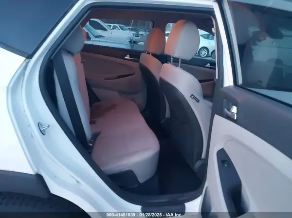 KM8J33AL9KU984200 2019 HYUNDAI TUCSON - Image 8