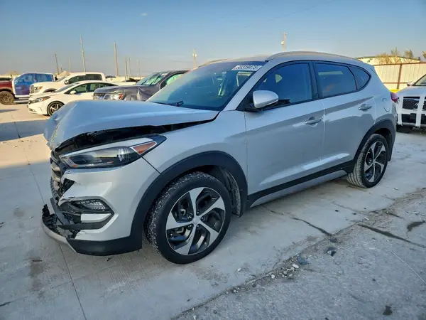 KM8J33ALXJU695146 2018 HYUNDAI TUCSON - Image 1
