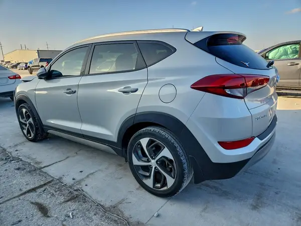 KM8J33ALXJU695146 2018 HYUNDAI TUCSON - Image 2