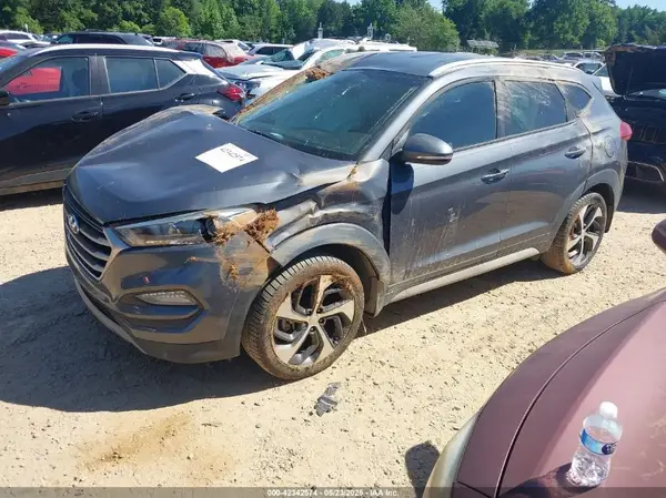 KM8J33ALXJU734205 2018 HYUNDAI TUCSON - Image 2