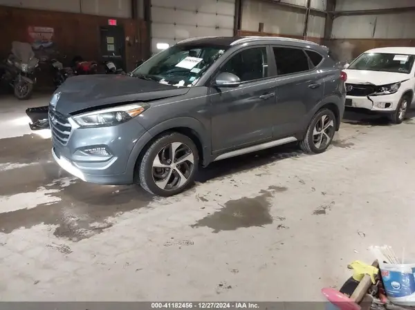 KM8J33ALXJU750243 2018 HYUNDAI TUCSON - Image 2