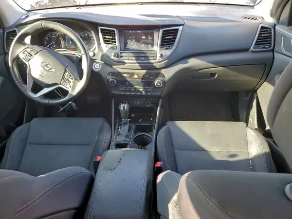 KM8J33ALXJU805774 2018 HYUNDAI TUCSON - Image 8
