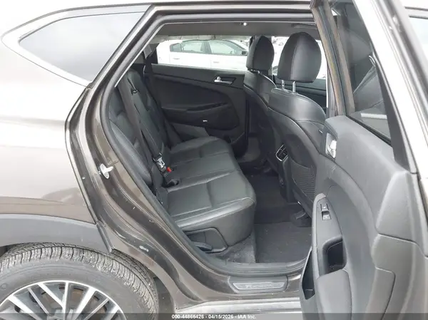 KM8J33ALXKU032452 2019 HYUNDAI TUCSON - Image 8