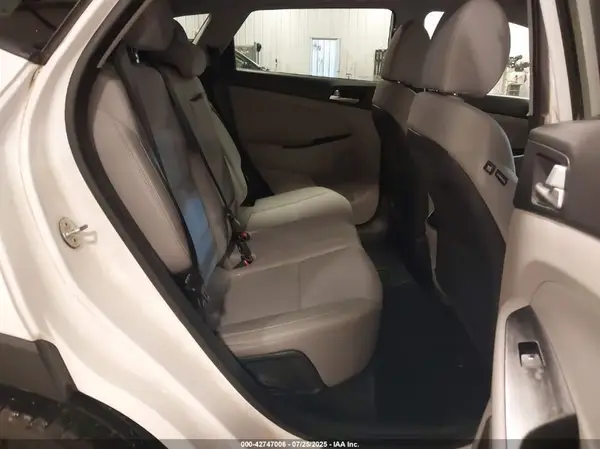 KM8J33ALXKU033827 2019 HYUNDAI TUCSON - Image 8