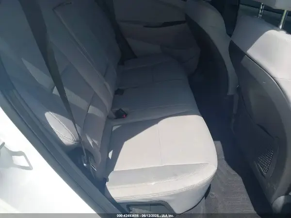 KM8J33ALXKU875910 2019 HYUNDAI TUCSON - Image 8