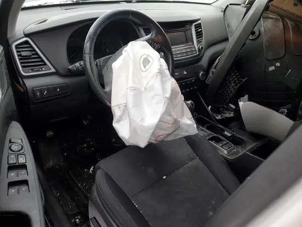 KM8J3CA20GU021586 2016 HYUNDAI TUCSON - Image 8