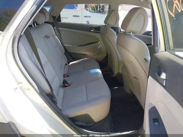 KM8J3CA20GU047511 2016 HYUNDAI TUCSON - Image 8