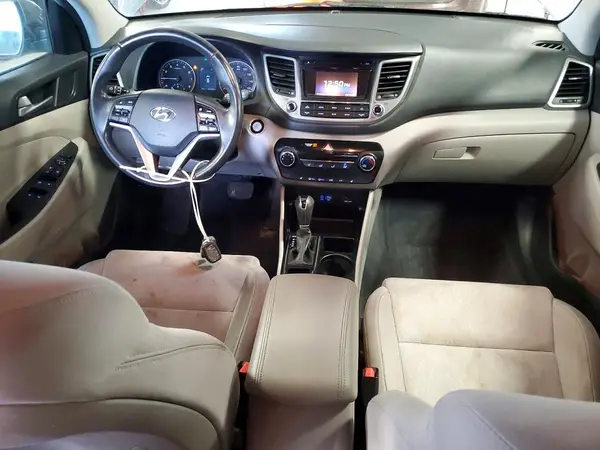 KM8J3CA20GU061585 2016 HYUNDAI TUCSON - Image 8