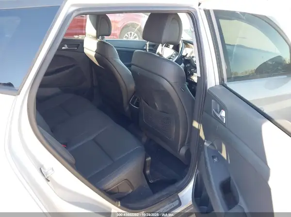 KM8J3CA20GU258997 2016 HYUNDAI TUCSON - Image 8