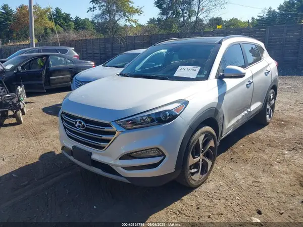 KM8J3CA20HU277051 2017 HYUNDAI TUCSON - Image 2
