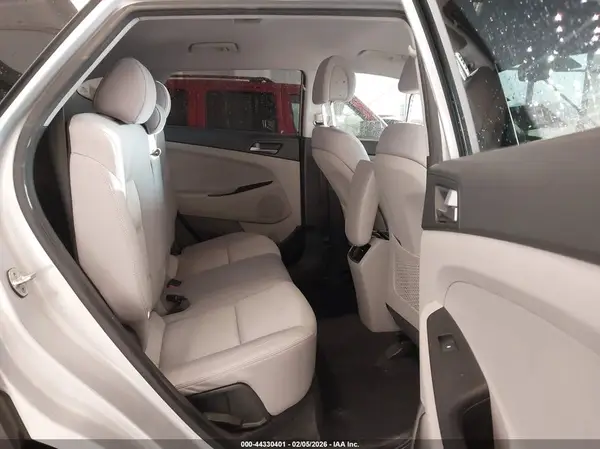 KM8J3CA20HU278006 2017 HYUNDAI TUCSON - Image 8