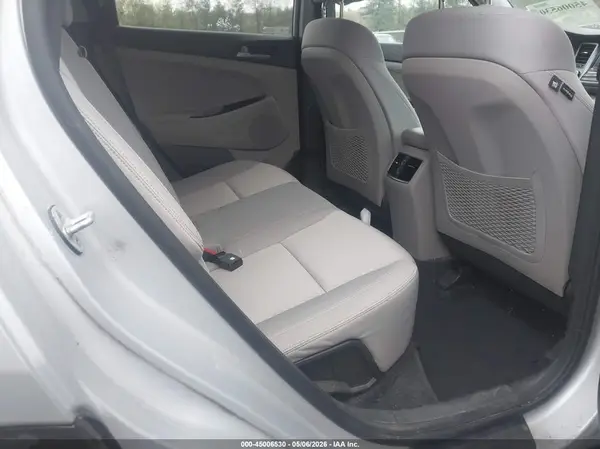 KM8J3CA20HU278202 2017 HYUNDAI TUCSON - Image 8