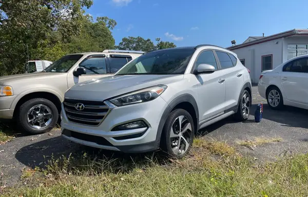 KM8J3CA20HU280290 2017 HYUNDAI TUCSON - Image 2