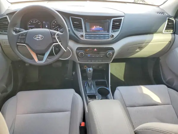 KM8J3CA20HU285411 2017 HYUNDAI TUCSON - Image 8