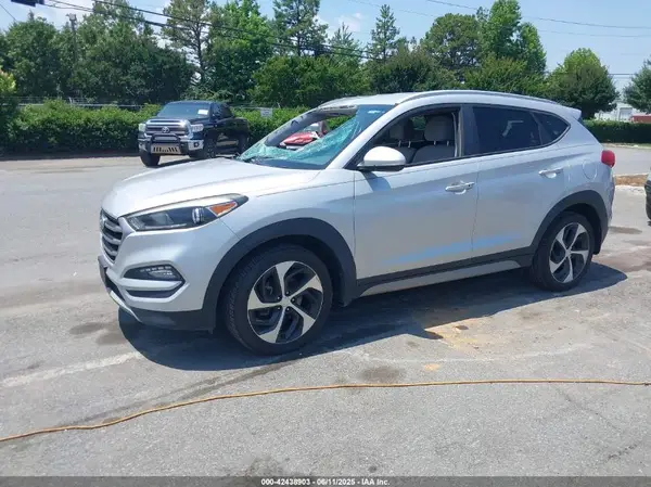 KM8J3CA20HU285764 2017 HYUNDAI TUCSON - Image 2
