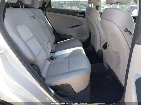 KM8J3CA20HU294092 2017 HYUNDAI TUCSON - Image 8