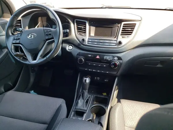 KM8J3CA20HU302045 2017 HYUNDAI TUCSON - Image 8